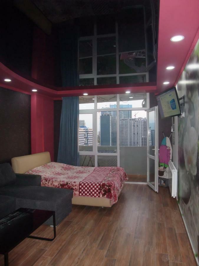 Apartment With Black Sea View 바투미 외부 사진