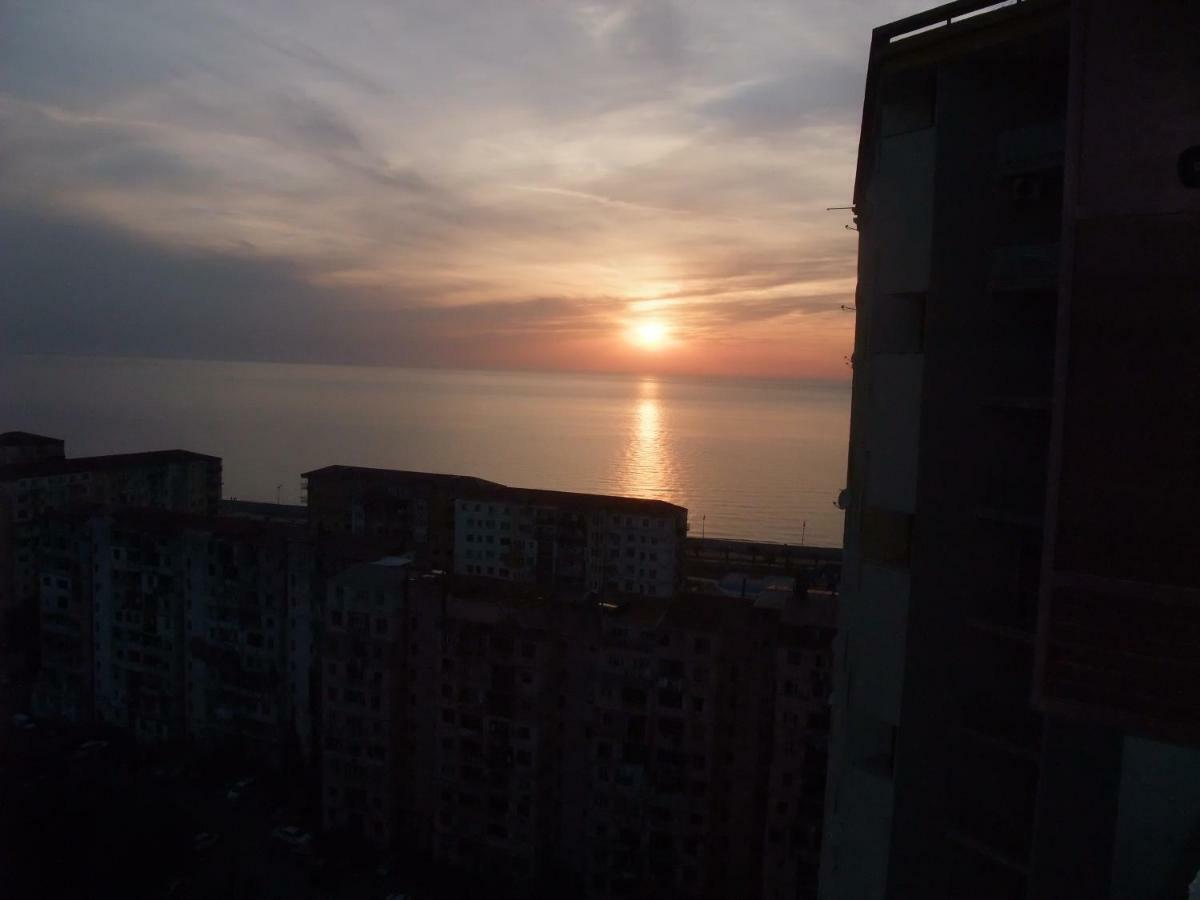 Apartment With Black Sea View 바투미 외부 사진